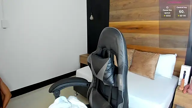 stephanya  online show from October 13, 7:25 pm