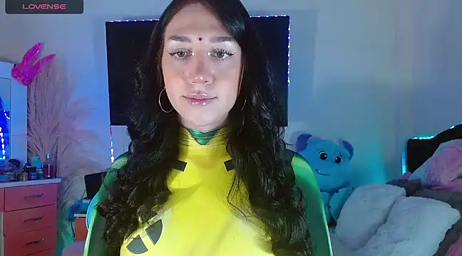 Snapshot of karla_zambrano chatting on December 19, 10:10 pm karla zambrano online show from December 19, 10:10 pm