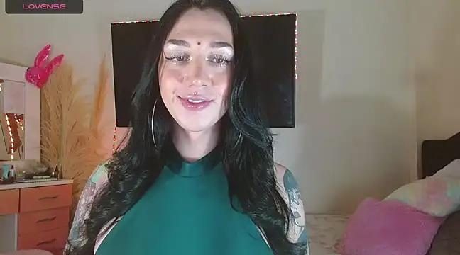 Snapshot of karla_zambrano chatting on January 24, 12:20 am karla zambrano online show from January 24, 12:20 am