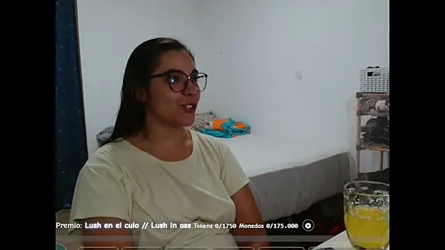 Snapshot of Ursumi1 chatting on September 18, 8:00 pm Ursumi1 online show from September 18, 8:00 pm