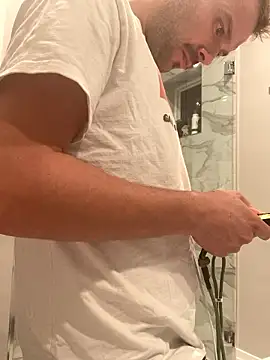 Snapshot of 69woodinson chatting on January 18, 4:05 am 69woodinson online show from January 18, 4:05 am