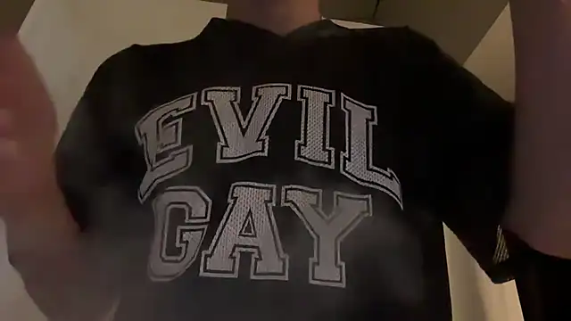 Snapshot of 69woodinson chatting on February 1, 2:54 am 69woodinson online show from February 1, 2:54 am