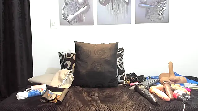 Snapshot of Roxanne_squirt chatting on February 16, 4:53 am Roxanne squirt online show from February 16, 4:53 am