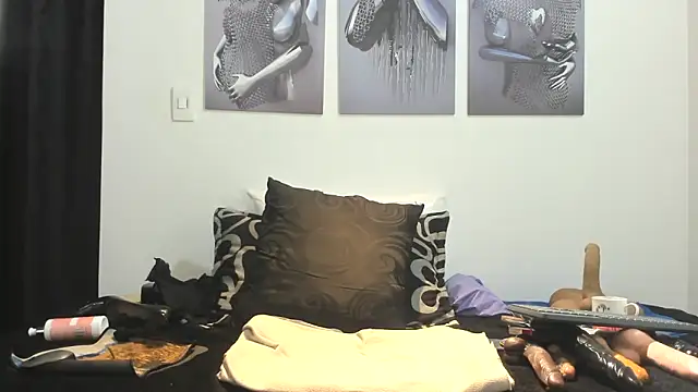 Snapshot of Roxanne_squirt chatting on March 17, 7:13 am Roxanne squirt online show from March 17, 7:13 am