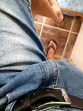 Snapshot of paubabando_ chatting on March 15, 1:29 pm paubabando online show from March 15, 1:29 pm