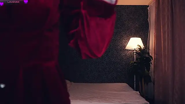 MoiraHavins online show from January 16, 6:39 am