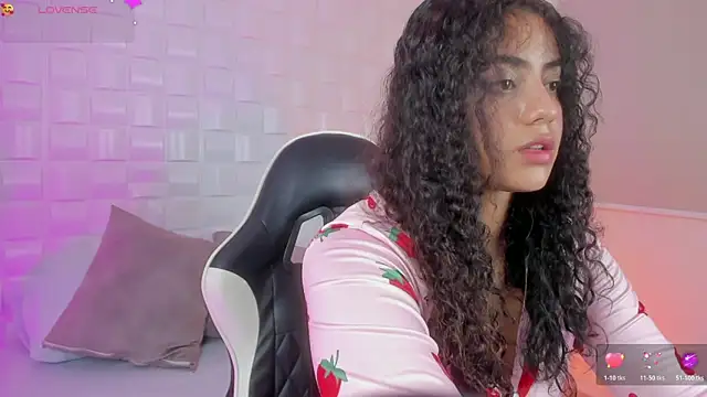 Snapshot of yaya23x chatting on October 28, 2:53 pm yaya23x online show from October 28, 2:53 pm