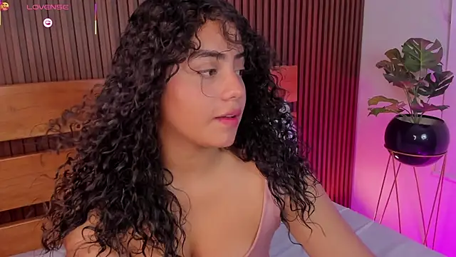 Snapshot of yaya23x chatting on November 8, 2:50 pm yaya23x online show from November 8, 2:50 pm