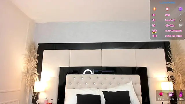 Snapshot of CarlaRossi_ chatting on October 7, 7:44 pm CarlaRossi online show from October 7, 7:44 pm