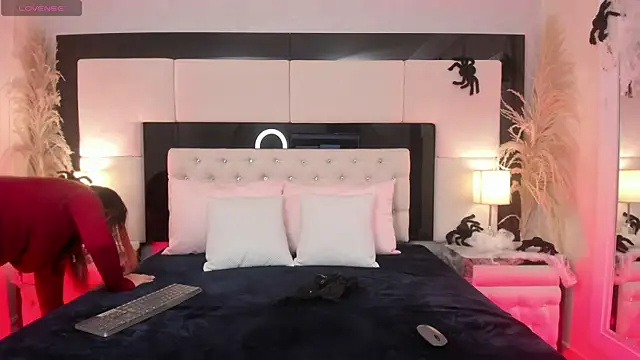 Snapshot of CarlaRossi_ chatting on October 24, 8:16 pm CarlaRossi online show from October 24, 8:16 pm