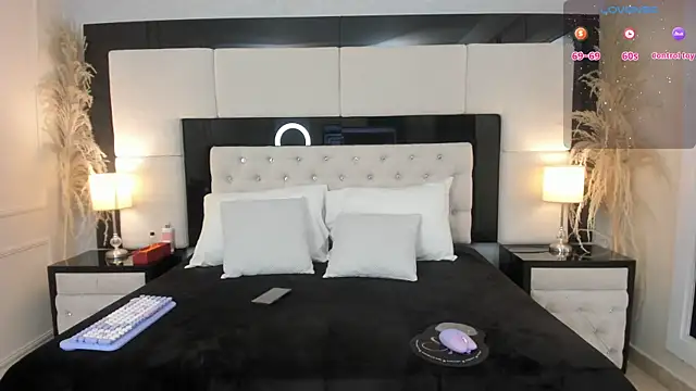 Snapshot of CarlaRossi_ chatting on November 20, 7:57 pm CarlaRossi online show from November 20, 7:57 pm