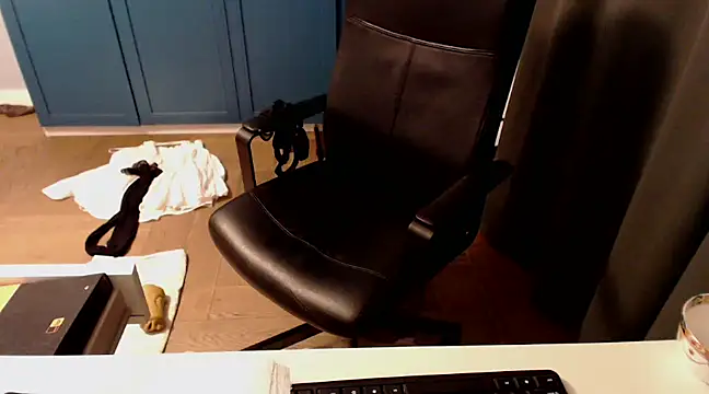 Snapshot of CuteMan33 chatting on March 19, 1:10 am CuteMan33 online show from March 19, 1:10 am