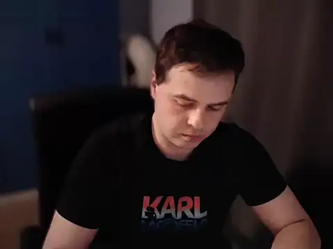 Snapshot of CuteMan33 chatting on October 30, 10:21 pm CuteMan33 online show from October 30, 10:21 pm