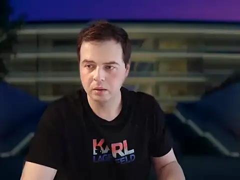 Snapshot of CuteMan33 chatting on November 30, 12:31 pm CuteMan33 online show from November 30, 12:31 pm