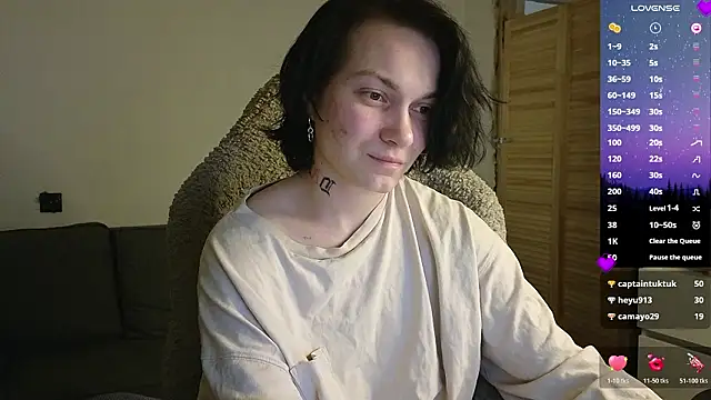 esajukyy online show from March 9, 4:00 pm