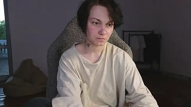 esajukyy online show from June 3, 2:33 pm