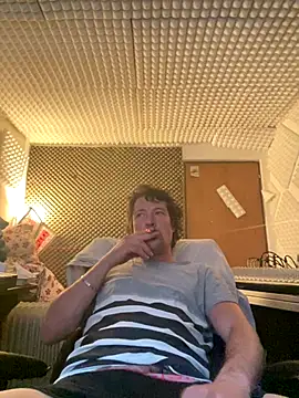 Snapshot of zenzero87 chatting on December 22, 2:58 pm zenzero87 online show from December 22, 2:58 pm