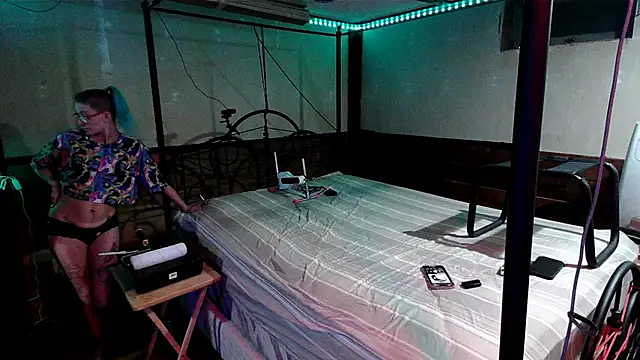 Stonermama666420 online show from October 16, 3:51 am