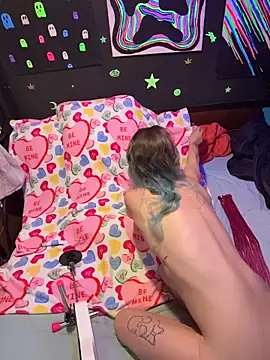 Snapshot of Stonermama666420 chatting on February 7, 6:06 am Stonermama666420 online show from February 7, 6:06 am