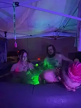 Snapshot of Stonermama666420 chatting on February 16, 2:51 am Stonermama666420 online show from February 16, 2:51 am