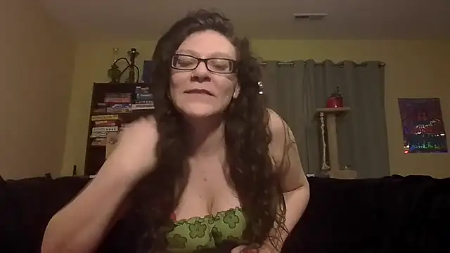 kitwithclaws420 online show from December 29, 11:50 am