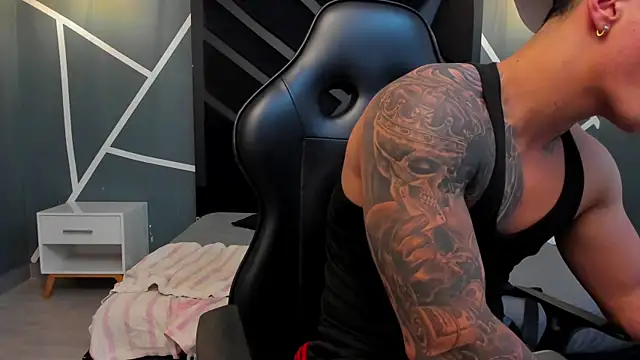 Flynn Riider online show from December 5, 5:27 am