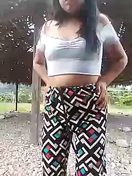 Snapshot of Danna-linyi chatting on December 10, 9:33 pm Danna-linyi online show from December 10, 9:33 pm