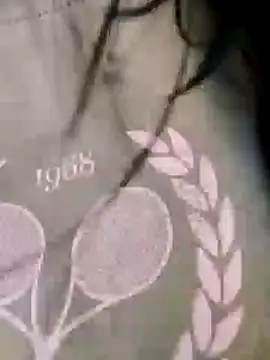 Snapshot of Danna-linyi chatting on December 21, 9:04 pm Danna-linyi online show from December 21, 9:04 pm