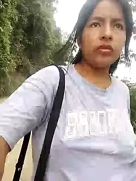 Snapshot of Danna-linyi chatting on January 19, 1:22 pm Danna-linyi online show from January 19, 1:22 pm