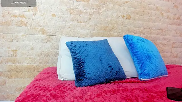 mia roldan  online show from October 22, 12:27 pm