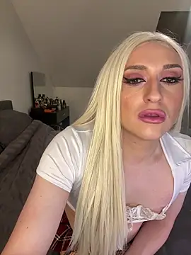 littlebambi26 online show from April 12, 8:14 pm