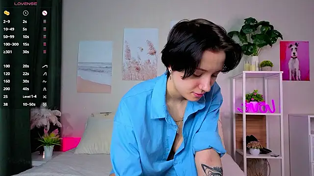 Snapshot of ElvaHilby chatting on March 4, 1:11 am ElvaHilby online show from March 4, 1:11 am