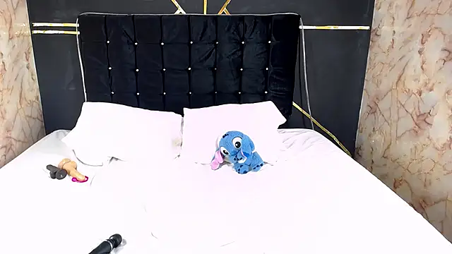 Snapshot of AmandaRobers chatting on December 12, 5:37 pm AmandaRobers online show from December 12, 5:37 pm