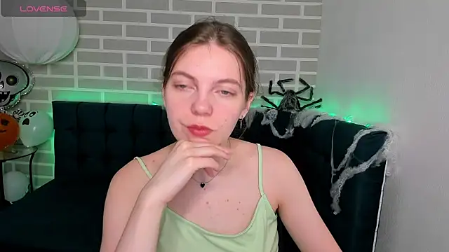 marie reyes  online show from November 2, 1:30 am