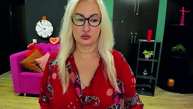 ChristyBrooks online show from November 13, 7:18 am