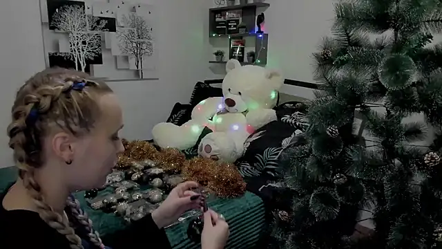 LinaTruly online show from December 14, 7:14 pm