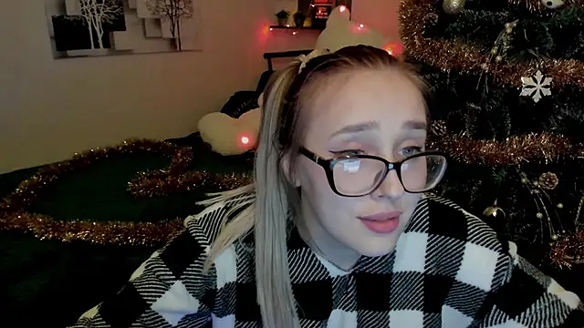 LinaTruly online show from December 23, 11:06 pm