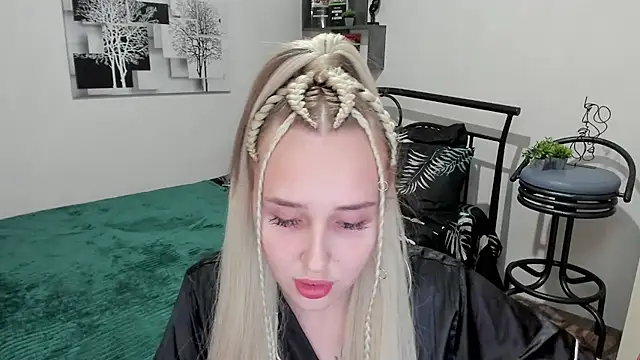 LinaTruly online show from February 25, 8:30 pm