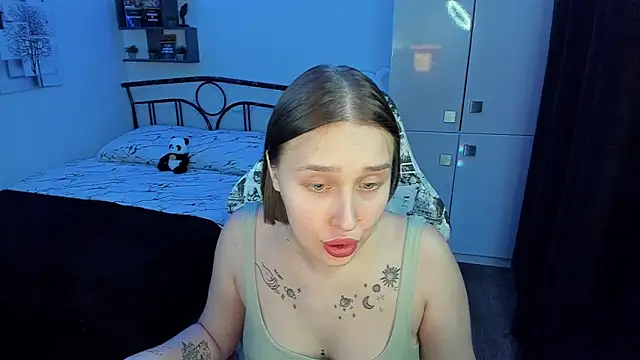 LinaTruly online show from December 1, 9:20 pm