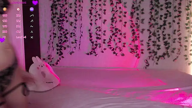 Lessy Lasska online show from October 11, 1:20 pm