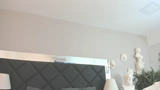 Robin Rief online show from November 19, 3:28 am