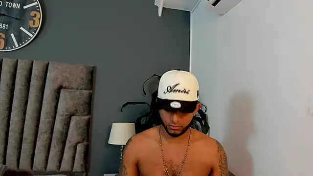 Robin Rief online show from November 30, 3:43 am