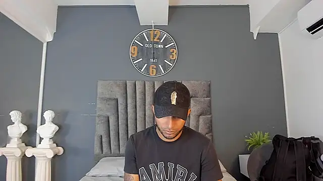 Robin Rief online show from April 14, 7:42 pm