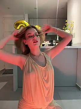 Snapshot of NicoleCut chatting on February 11, 12:04 am NicoleCut online show from February 11, 12:04 am