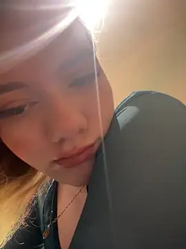 Snapshot of NicoleCut chatting on February 13, 10:00 am NicoleCut online show from February 13, 10:00 am