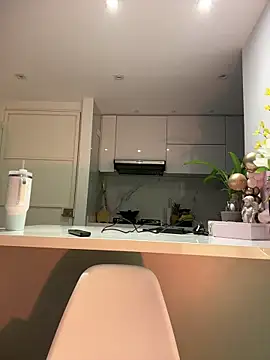 Snapshot of NicoleCut chatting on February 18, 10:00 am NicoleCut online show from February 18, 10:00 am