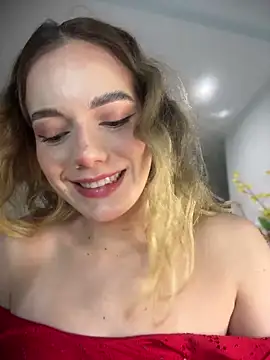 Snapshot of NicoleCut chatting on June 2, 10:17 am NicoleCut online show from June 2, 10:17 am