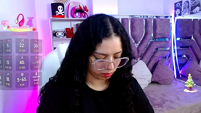 Aurora Brownn online show from December 14, 4:07 am