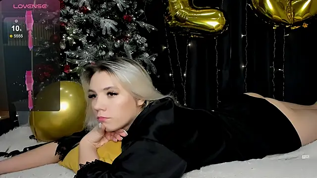 Snapshot of LadyHottCum chatting on January 10, 2:02 pm LadyHottCum online show from January 10, 2:02 pm