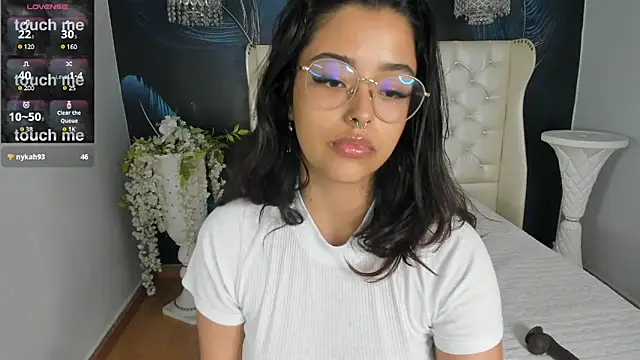 Ariana Pierce online show from December 21, 10:51 pm